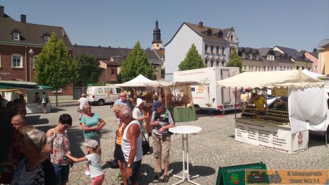 Markttreiben den ganzen Tag.